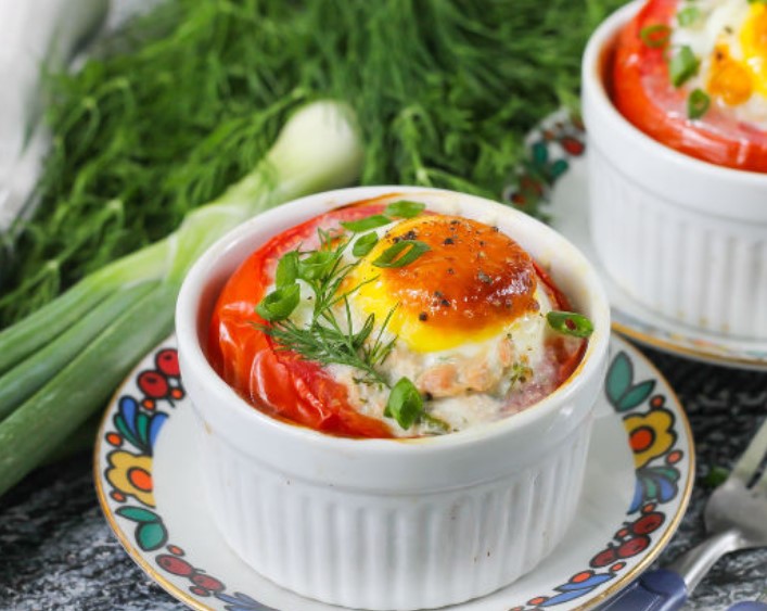 Tomatoes Baked with Tuna and Eggs