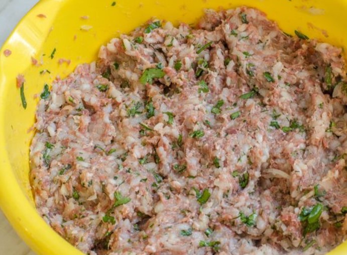 Cabbage Rolls with Minced Meat, Rice and Quince step 8