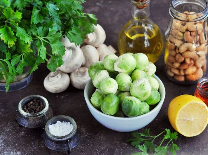 Brussels Sprouts with Mushrooms and Nuts step 1