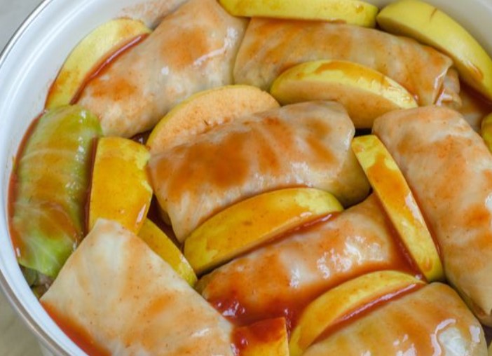 Cabbage Rolls with Minced Meat, Rice and Quince step 16