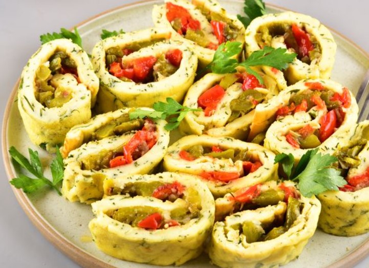 Egg Roll with Cottage Cheese and Sweet Pepper Filling