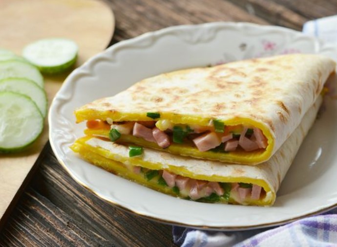 Omelet in Pita Bread with Sausage and Cheese