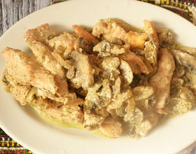 Turkey Fillet With Mushrooms, in a Creamy Sauce step 9