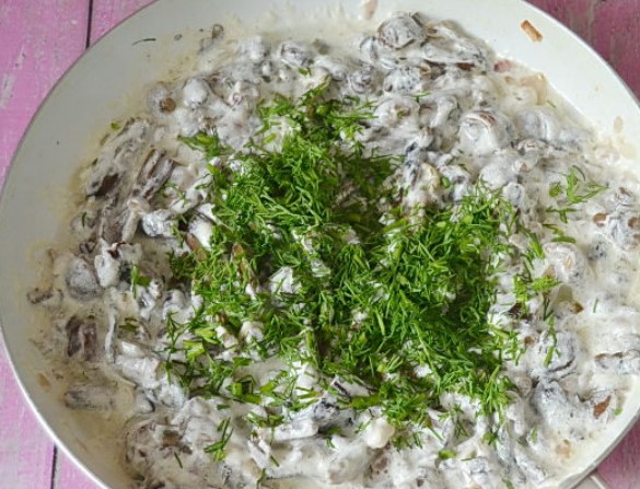 Fried Honey Mushrooms in Sour Cream Sauce step 10
