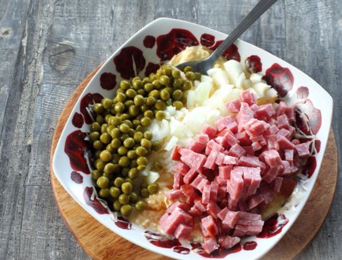 Hot Sandwiches with Cheese, Sausage and Green Peas step 3
