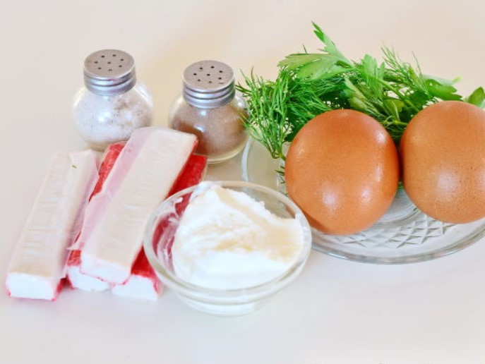 Eggs Stuffed with Crab Sticks step 1