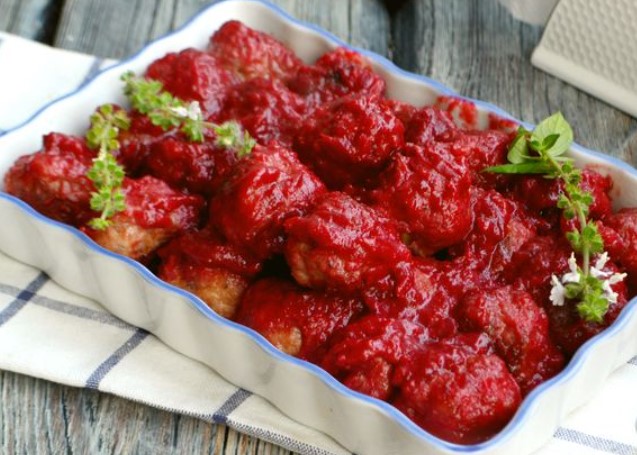 Baked Meatballs Stewed in Cherry Sauce