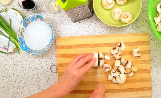 Mushrooms with Sesame Seeds step 1