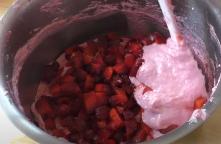 Whipped Semolina Porridge with Cranberries and Strawberries step 7