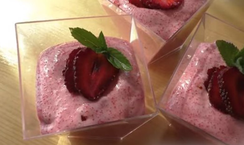 Whipped Semolina Porridge with Cranberries and Strawberries