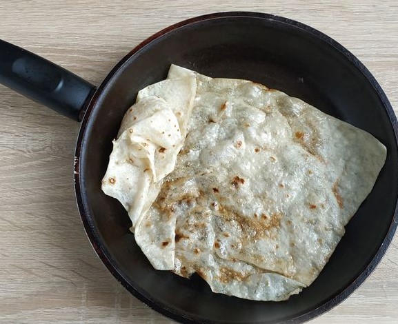 Yoka – Lavash Snack with Eggs step 3