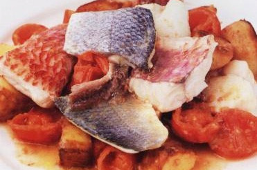 Fish with Tomatoes, Onions and Potatoes