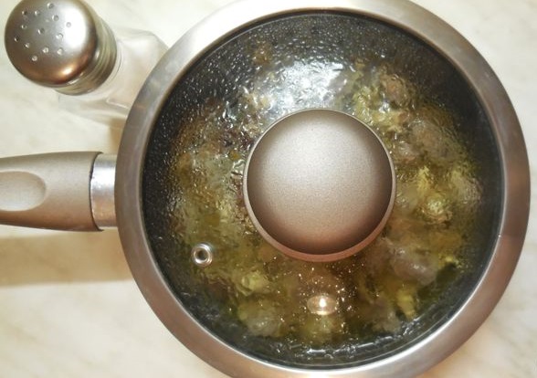 Chicken Hearts, Stewed with Mushrooms, in Sauce step 1
