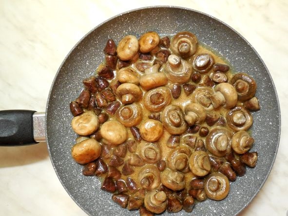 Chicken Hearts, Stewed with Mushrooms, in Sauce step 8