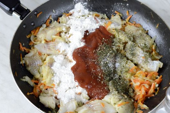 Fish with Vegetables in Tomato Sauce, in a Pan step 8
