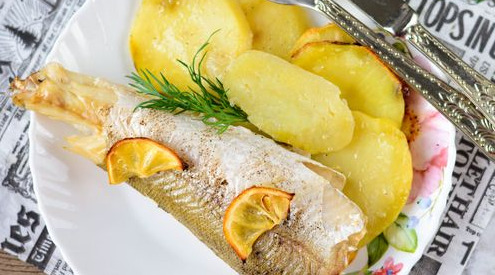 Fish Baked with Potatoes and Lemon (in Foil)