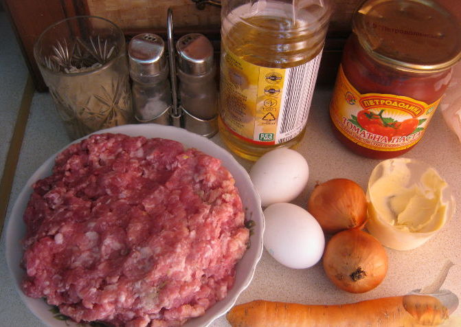 Meatballs with Rice in Tomato Sauce step 1