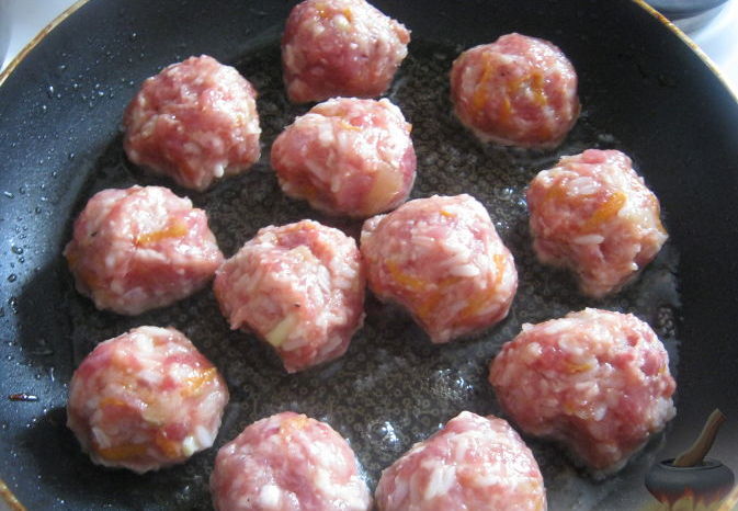 Meatballs with Rice in Tomato Sauce step 10
