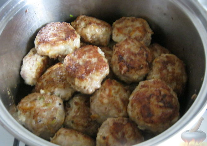Meatballs with Rice in Tomato Sauce step 12