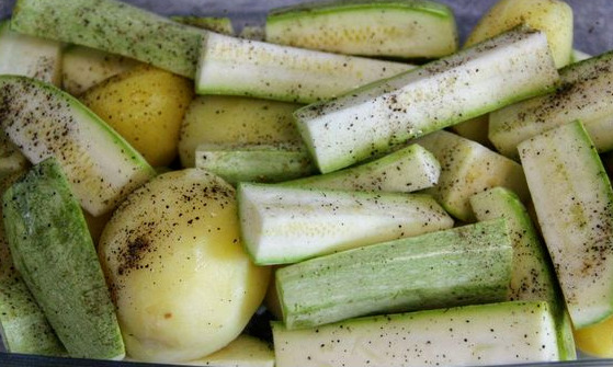 Fish Baked with Young Potatoes, Zucchini and Tomatoes step 4