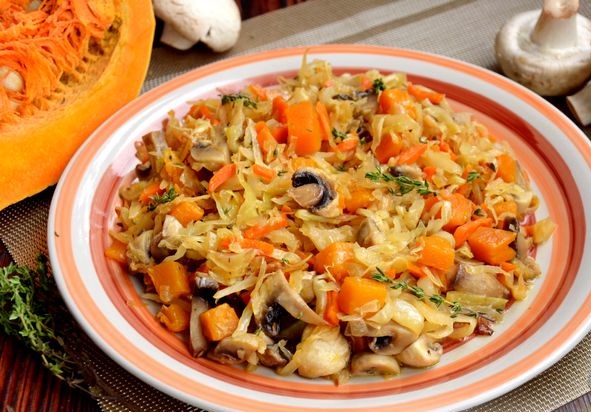 Cabbage Stewed with Pumpkin and Mushrooms