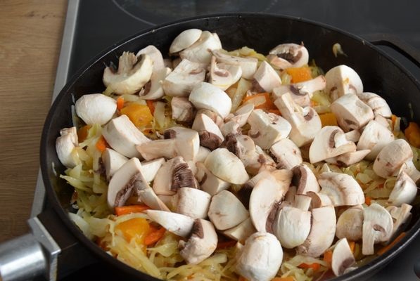 Cabbage Stewed with Pumpkin and Mushrooms step 9