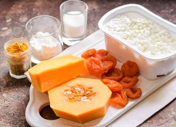 Cottage Cheese Casserole with Pumpkin and Dried Apricots (No Eggs and Flour) step 1