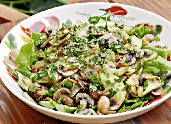 Warm Salad of Courgettes and Mushrooms