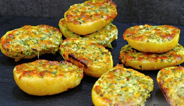 Baked Potatoes with a Fragrant Cheese Crust
