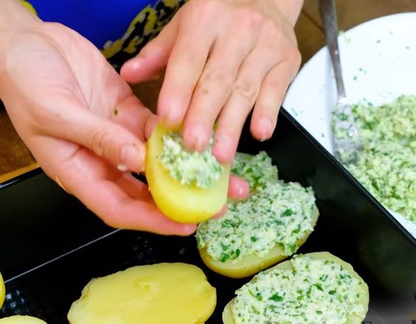 Baked Potatoes with a Fragrant Cheese Crust step 6