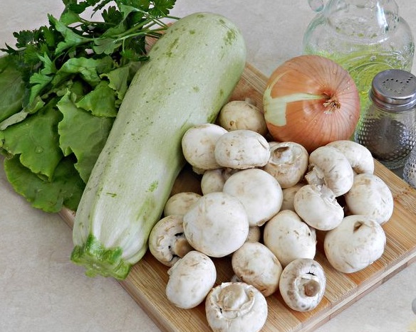 Warm Salad of Courgettes and Mushrooms step 1