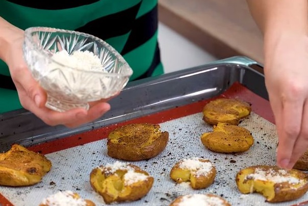 Crispy Crushed Potatoes in the Oven step 5