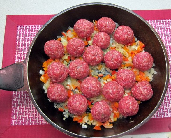 Rice with Meat Balls, Tomatoes and Bell Peppers step 10