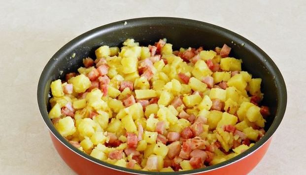 Omelet Casserole with Potatoes and Smoked Meats step 6
