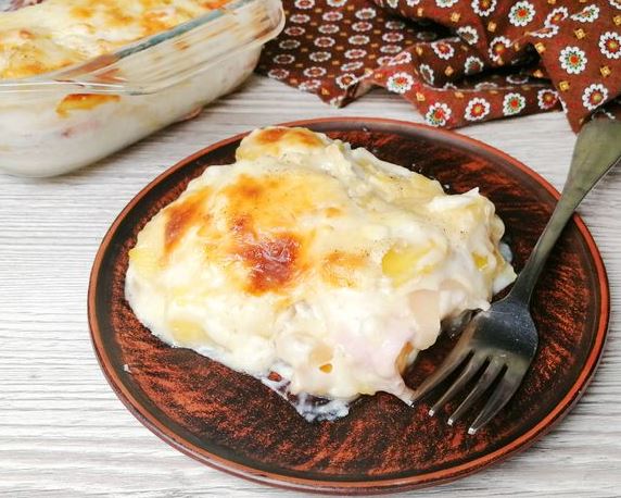 Potato Casserole with Ham, Cheese and Béchamel Sauce
