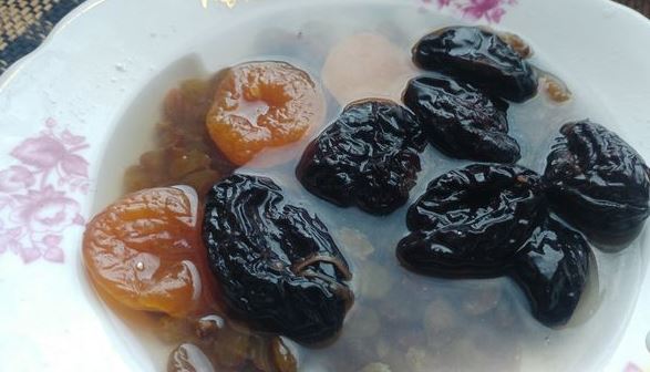 Cottage Cheese Casserole with Semolina and Dried Fruits step 1