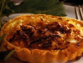 Tartlets with Onion and Cheese