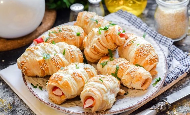 Puff Rolls with Crab Sticks and Cheese