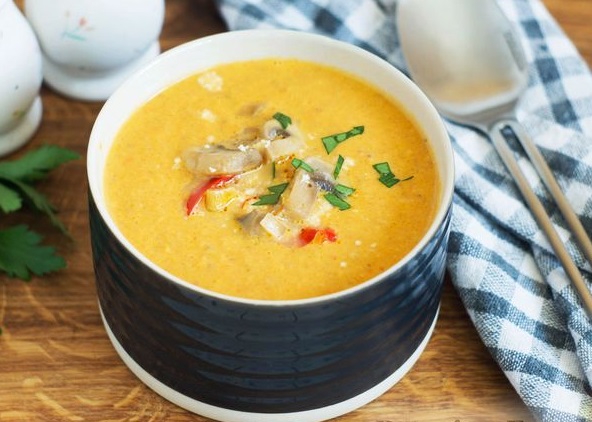 Pumpkin Cream Soup with Mushrooms and Bell Pepper