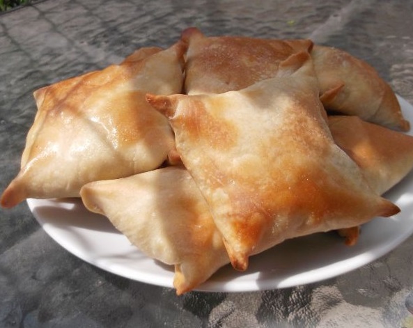 Tandoor Samsa (Uzbek Puff Pastry with Meat)