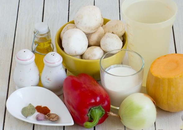 Pumpkin Cream Soup with Mushrooms and Bell Pepper step 1