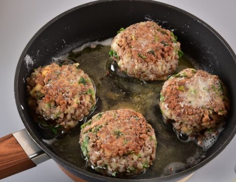 Buckwheat and Potato Cutlets Stuffed with Boiled Eggs step 12
