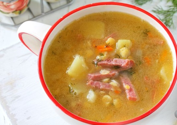 Pea Soup with Smoked Sausage