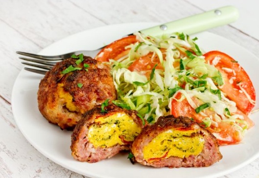 Minced Meat Zrazy with Omelette and Tomato (in the Oven)