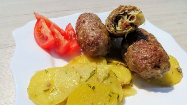 Meat Cutlets Stuffed with Cabbage and Bell Peppers