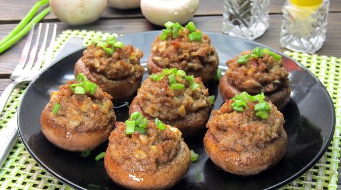 Baked Champignons Stuffed with Ground Beef