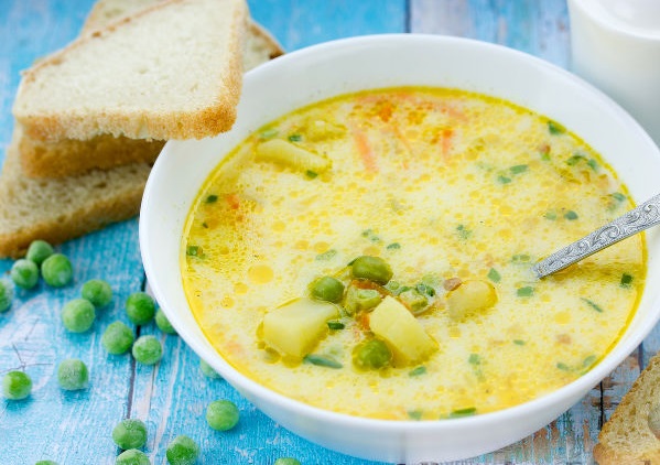 Soup with Green Peas and Cream Cheese