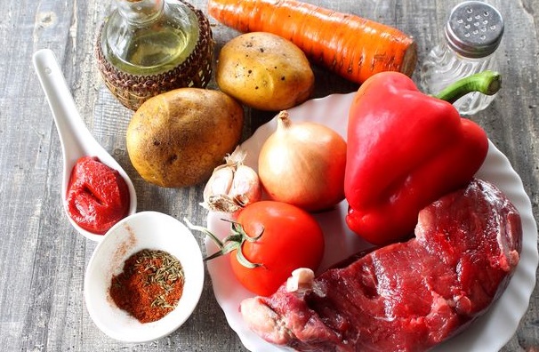 Hungarian Beef Goulash Soup step 1