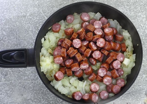 Soup with Sauerkraut, Beans, and Hunting Sausages step 7