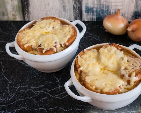Onion Soup with Croutons and Cheese
